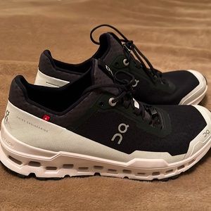 On Running - Women's Helion Cloudultra Black | White / 9.5